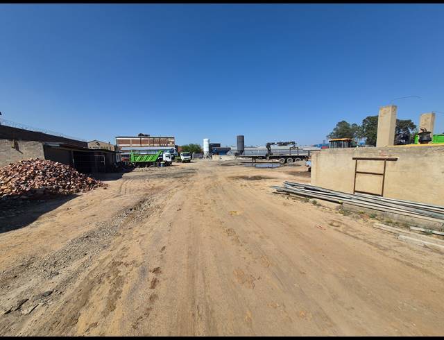 20,000M² INDUSTRIAL YARD TO LET IN WYCHWOOD